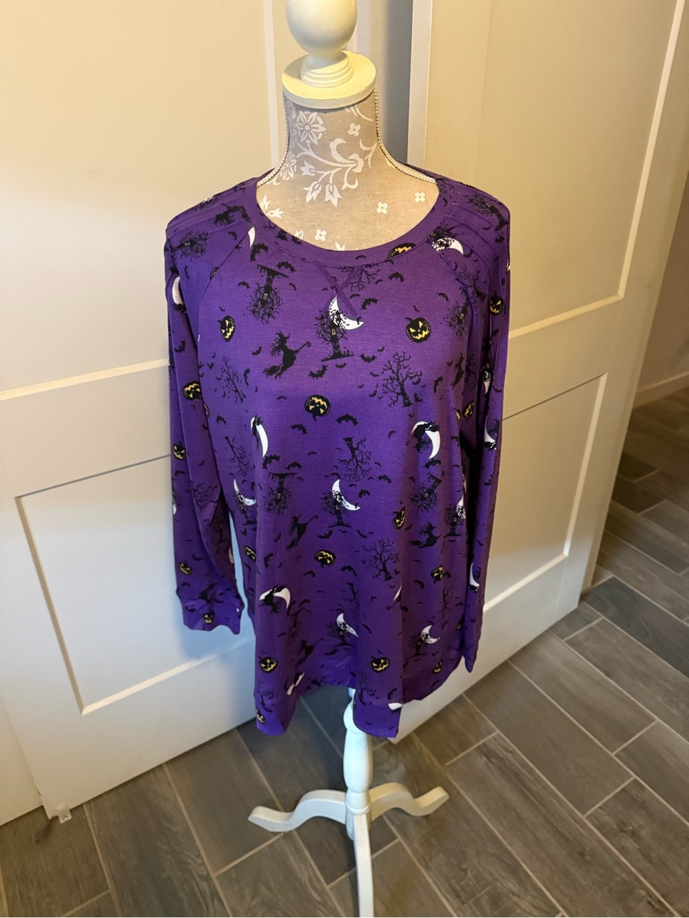 Women's Bestbee Purple Halloween Long-Sleeve Tee